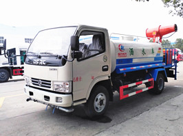 東風(fēng)霧炮灑水車(chē)規(guī)格型號(hào),熱銷(xiāo)5噸霧炮車(chē)報(bào)價(jià)