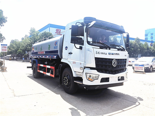 康明斯灑水車(chē)
