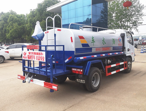 東風(fēng)多利卡D6灑水車